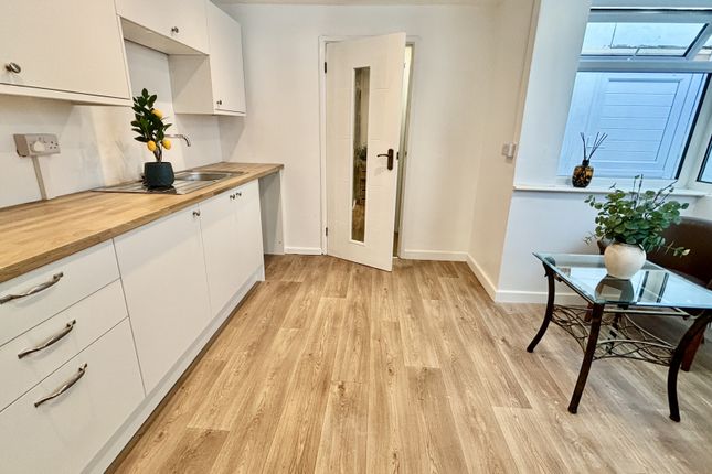 6 Daniel Place, Penzance photo 3