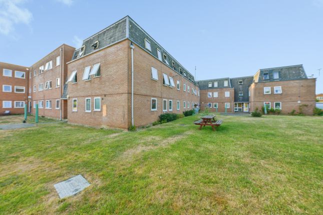 21, Grove Court, Arlesey photo 2