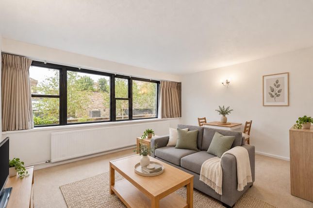 1-bed flat on Kensington Place, London, £2,513/mo