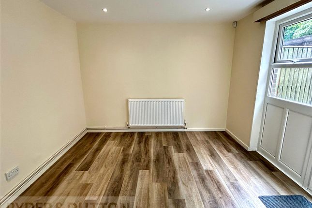 22, Acre House Avenue, Huddersfield photo 5