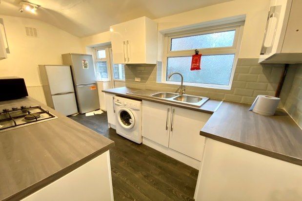 Property to rent in Crescent Range, Manchester