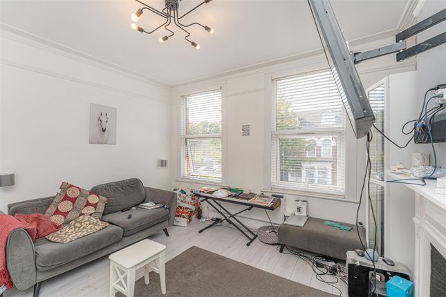 Flat B,19, Vicarage Road, London photo 3