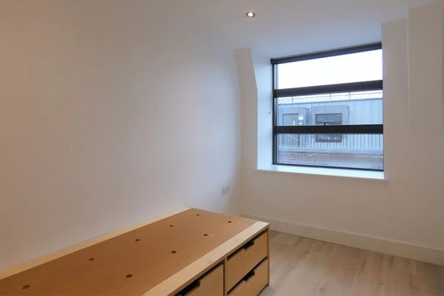 Locke Way, Woking photo 5