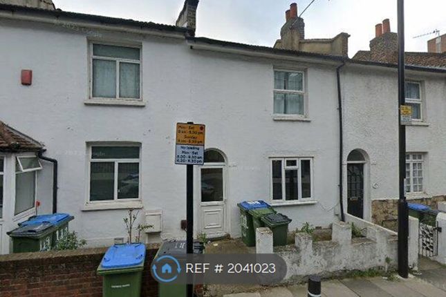 Terraced house to rent in Vanbrugh Hill, London