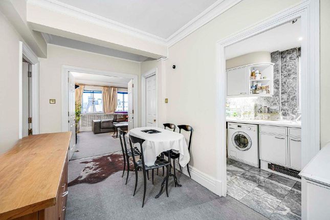 Flat for sale in Baker Street, London