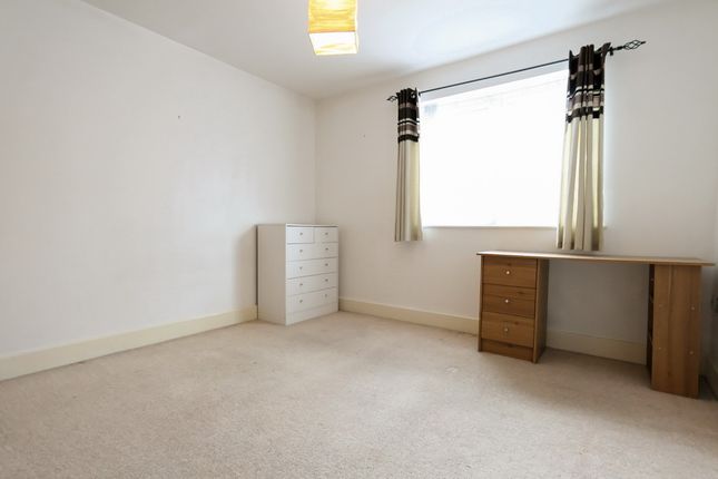 Flat for sale in Alscot Road, London