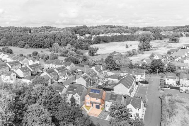 15, Macknight Crescent, Glenrothes photo 2
