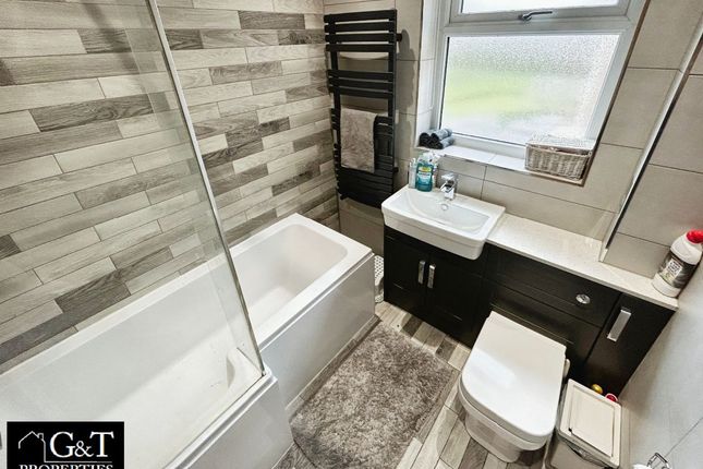 18 Salcombe Drive, Brierley Hill photo 2