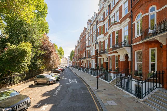 Flat 4, 34, Lennox Gardens, London photo 3