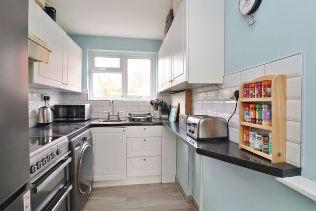 Maisonette to rent in Coulsdon Road, Hedge End, Southampton