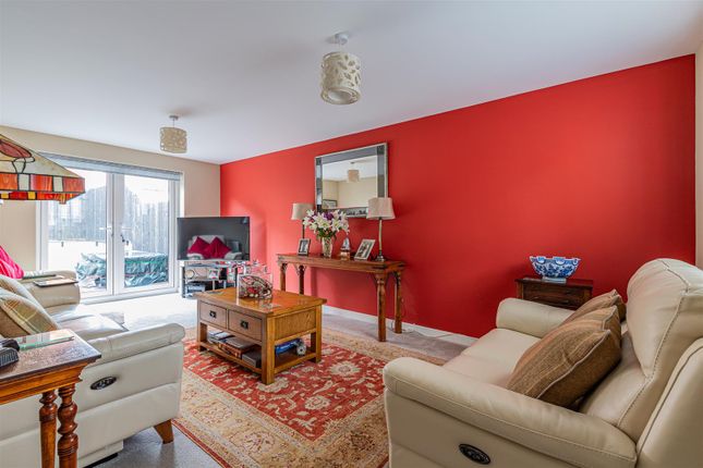 28, Picca Close, Cardiff photo 4