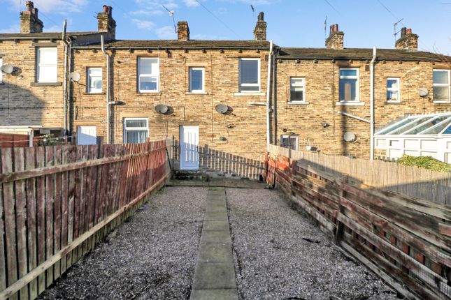 Thumbnail Terraced house to rent in Farfield Street, Cleckheaton, West Yorkshire