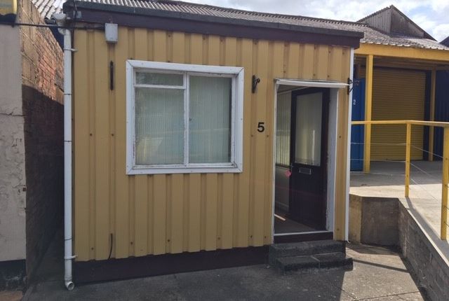 Office to let in Alexandria Business Park, Cullompton