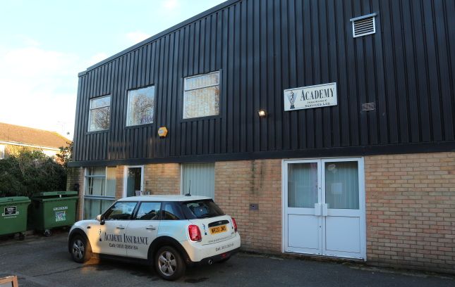 Thumbnail Industrial for sale in 11 Horseshoe Park, Horseshoe Road, Pangbourne, Reading