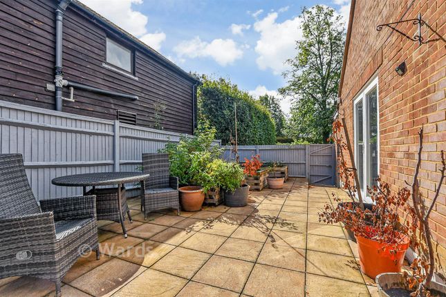 1, Limes Close, Tenterden photo 4