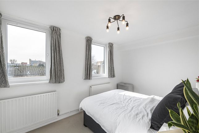 35, Hanson Close, London photo 4