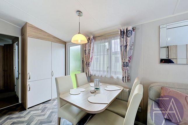 35 Hawthorne Drive, Southport New Road, Lancashire photo 4