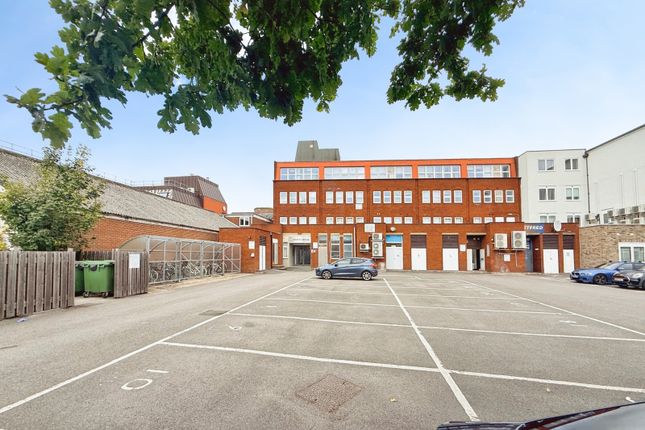 1-bed flat on Victoria Road, Hampshire, £100,000