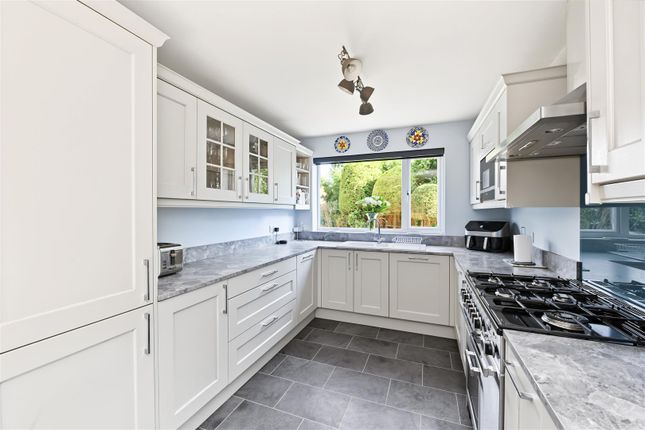 25, Hartwell Gardens, Harpenden photo 2