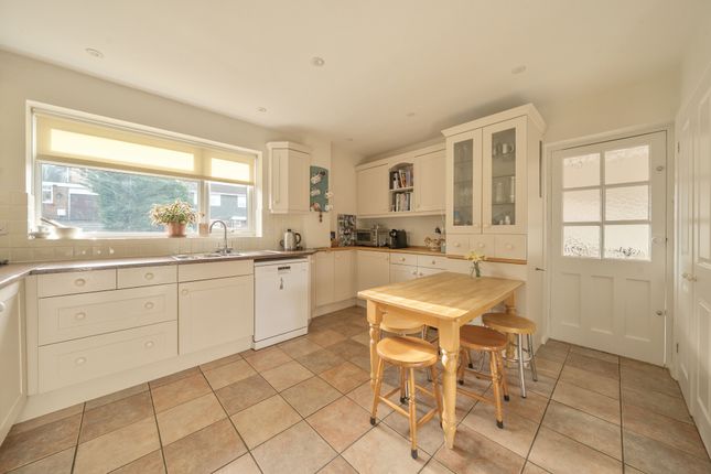 26, Longfield, Little Kingshill photo 4