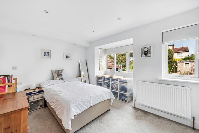 3, Westview Close, London photo 4
