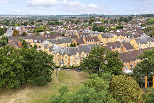 Thumbnail Flat for sale in Kew Close, Romford