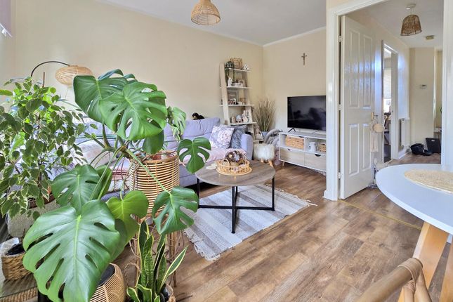 31, Sissinghurst Close, Rugby photo 4