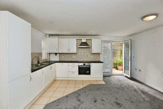 Flat 2/Rolleston, Winchester Road, Southampton photo 2