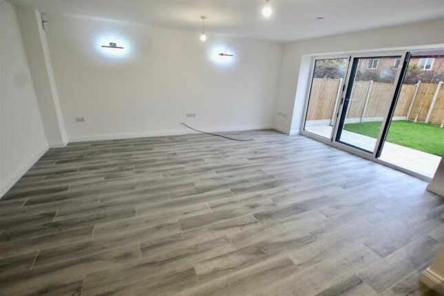 4, Richardson Gardens, Nottingham photo 5