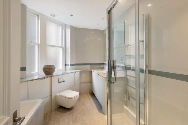 Flat for sale in Campden Hill Court, London, London