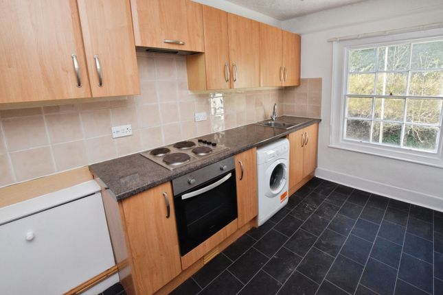 Flat 4, 39, New North Road, Devon, England photo 3