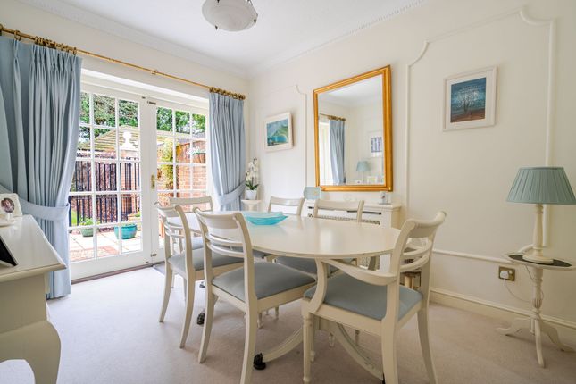 11 Shenstone Park London Road, Ascot photo 4