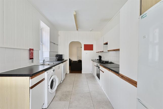 Sunbury Avenue, Newcastle Upon Tyne photo 5