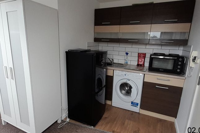 Studio to rent in West Street, Normanton