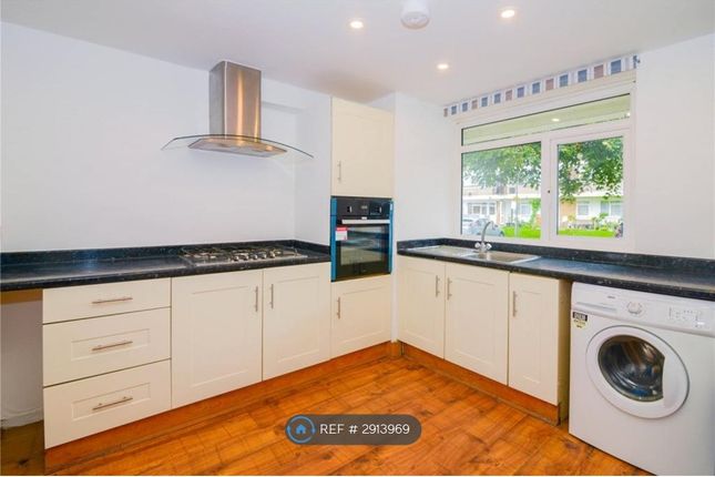 Flat, Churchdown Wessex Close, Kingston Upon Thames photo 5
