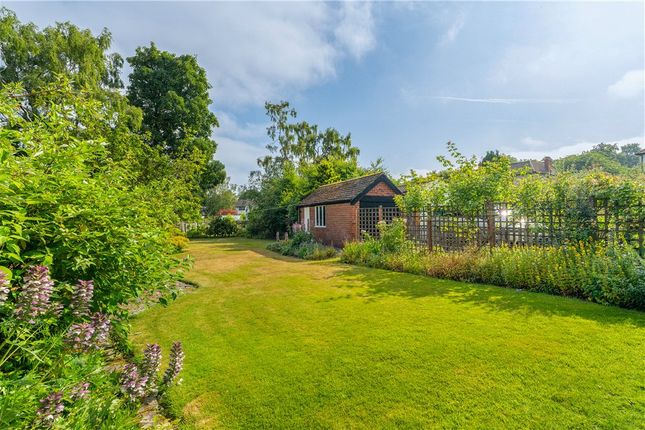 6, Moseley Wood Lane, West Yorkshire photo 2