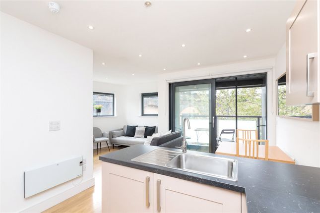 Flat to rent in Tower View, 171 Tower Bridge Road