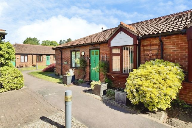 8, The Dovecotes, Beeston, Nottingham photo 2
