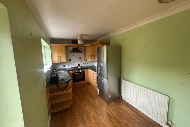 121, Huntwick Crescent, Pontefract photo 3