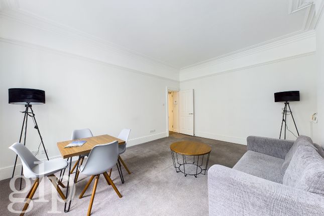 Flat 135A  Flat 135A, Adeline Place, London photo 4