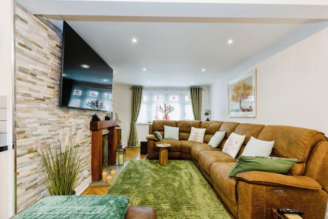 8, Vulcan Drive, Wigan photo 3