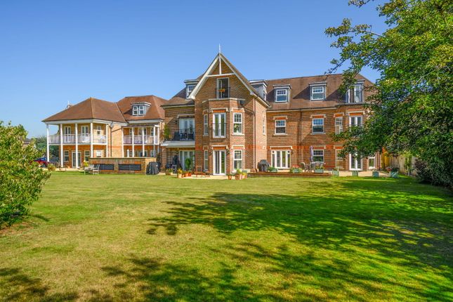 Queensborough House North, 16,Flat 8, Oatlands Chase, Weybridge photo 2