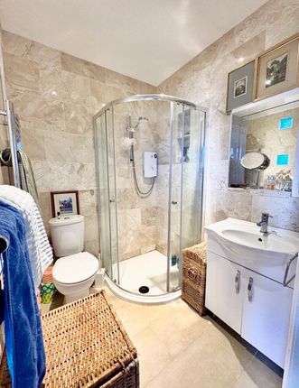Flat 4, Florentia House , Vale Road, London photo 4