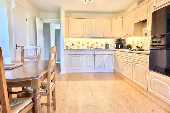 26, King Johns Court, Tewkesbury photo 3