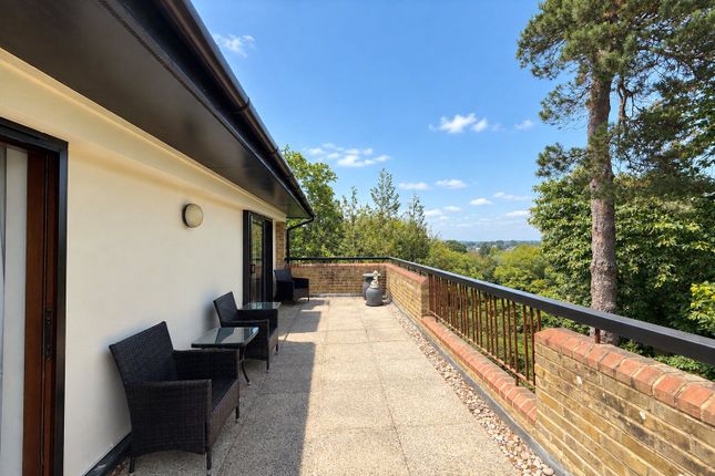 6 Cedar Court,, The Gables, Leatherhead photo 2