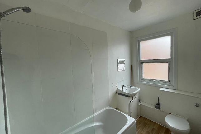43a The Broadway, Southall photo 3