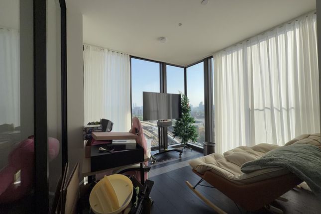 Studio house on 1202, 67, Bondway, London, £4,900/mo