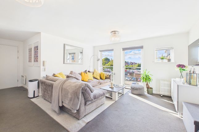 Cam03162G0-Pr0345-Still015