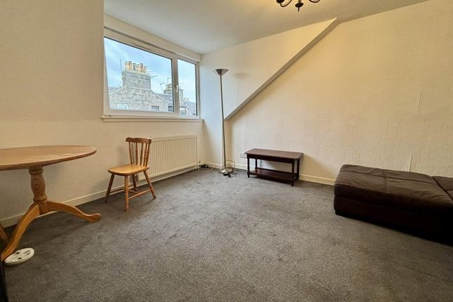 Top Flat Right, 13 South Mount Street, Aberdeen, AB25 2TN, Aberdeen photo 2