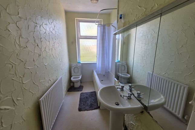 5 , Park Grove, Shipley photo 4